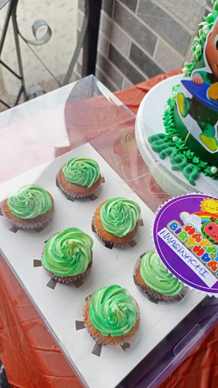 Clear cupcake boxes